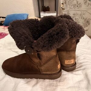 UGG Brown Winter Boots with Shearling Lining